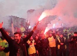 Yüksek zam oranını meşaleler, davul-zurnayla kutladılar! En düşük maaş 30 bin 29 TL oldu