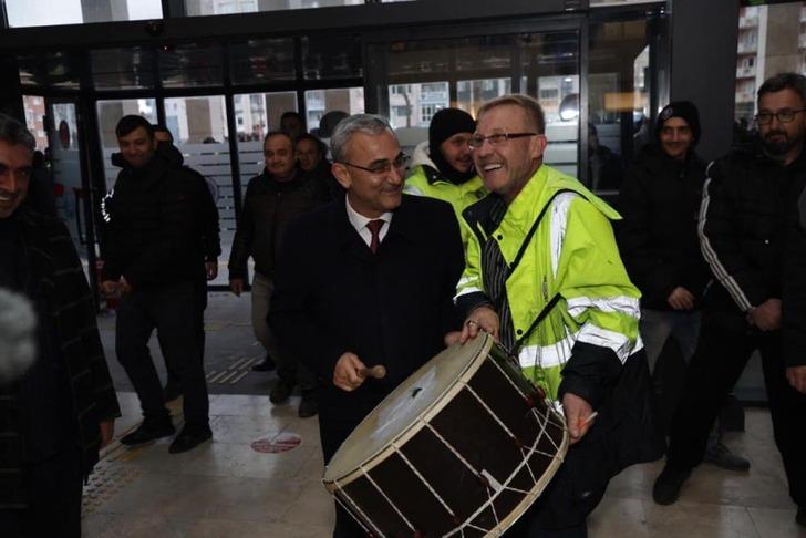 Yüksek zam oranını meşaleler, davul-zurnayla kutladılar! En düşük maaş 30 bin 29 TL oldu G2