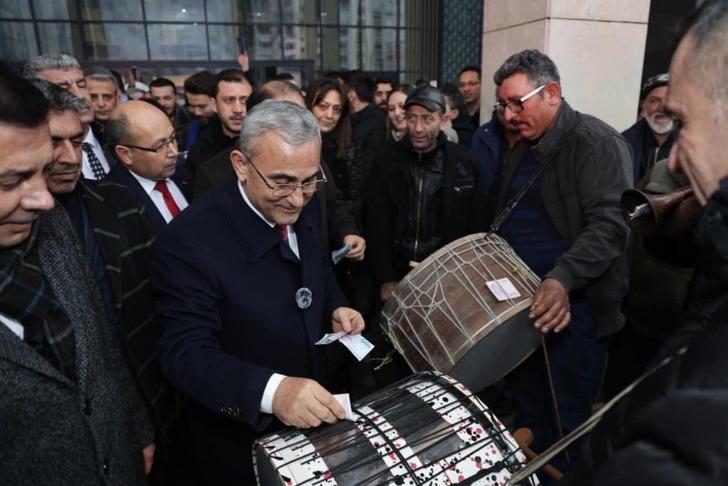 Yüksek zam oranını meşaleler, davul-zurnayla kutladılar! En düşük maaş 30 bin 29 TL oldu G3