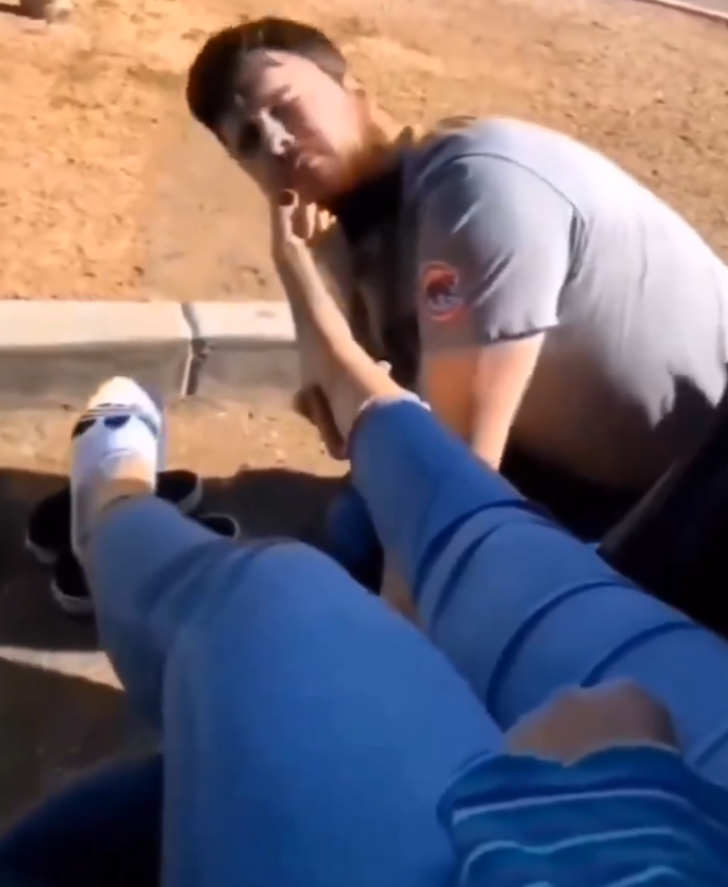 Böyle aşk görülmedi! Çorabını çıkartıp ayaklarını yaladı... Yetmedi defalarca öptü: Sosyal medya bunu konuşuyor G2