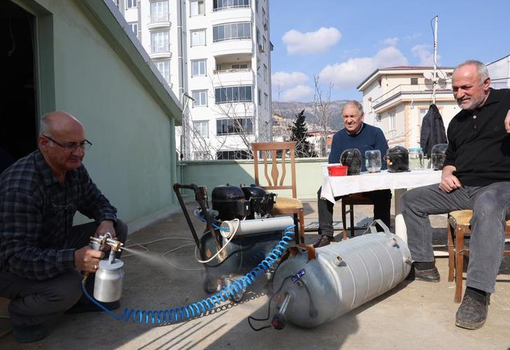 Enkaz altından çıkan parçalarla yaptılar, görenler şaştı kaldı! İkisi de emekli…  G1