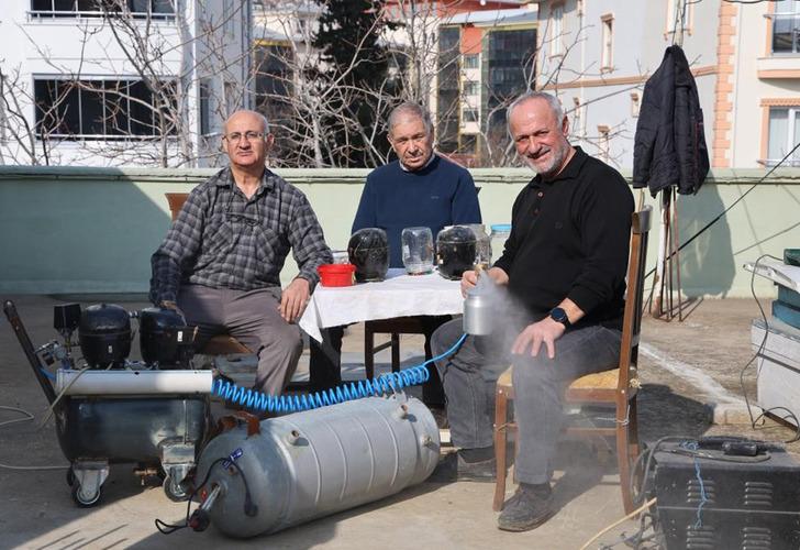 Enkaz altından çıkan parçalarla yaptılar, görenler şaştı kaldı! İkisi de emekli…  G2