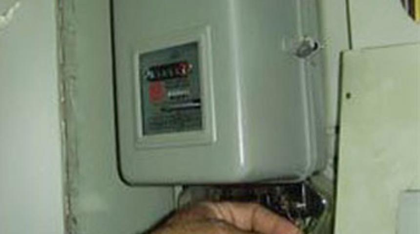 Ka&ccedil;ak elektrik operasyonu: 65 g&ouml;zaltı