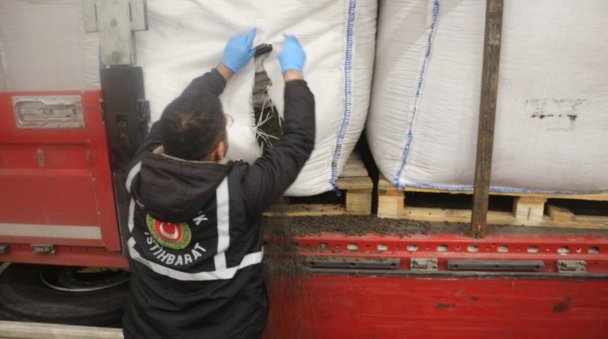 İstanbul Havalimanı ve Kapıkule'de uyuşturucu, Hamzabeyli'de kaçak çay ele geçirildi