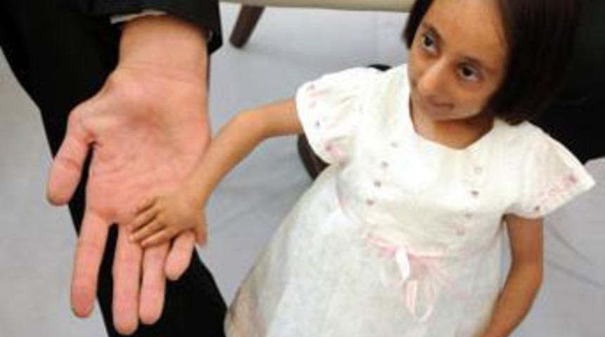 D&uuml;nyanın en kısa kadını