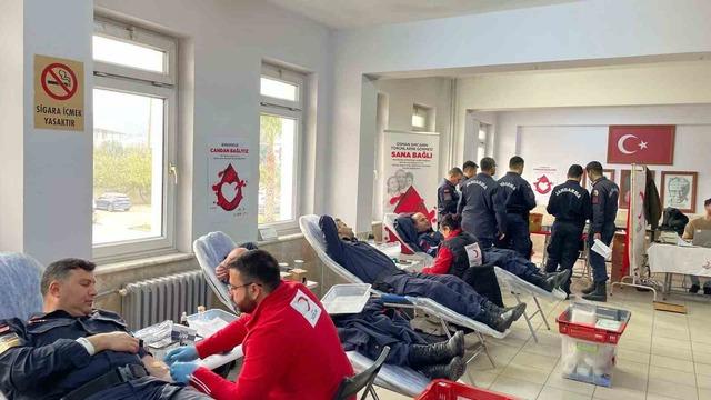 Aydın jandarmasından Kızılay’a kan bağışı