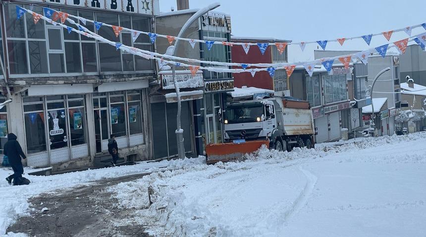 Van ve Hakkari'de kar nedeniyle 466 yerleşim birimine ulaşım sağlanamıyor