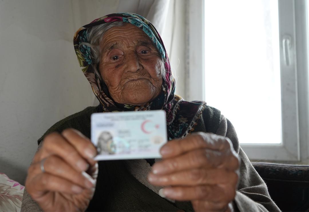 T&uuml;rkiye'nin en yaşlı insanı! Tek isteğini a&ccedil;ıkladı "Evime mutfak yapılsın, &ccedil;ay pişireceğim"