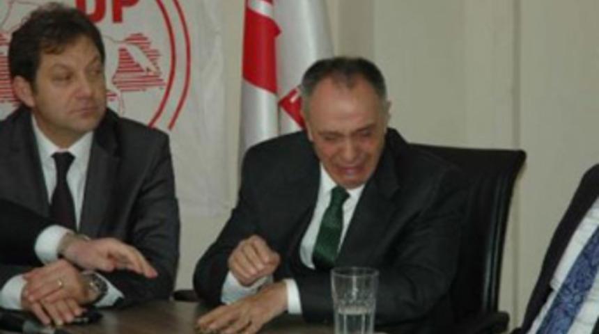 DP'den ağlatan istifa