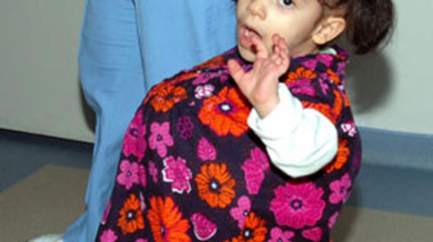 Karnında ikizini taşıyor!