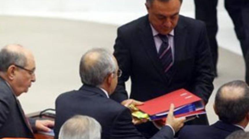 Kılı&ccedil;daroğlu Başbakan'a belgeleri g&ouml;nderdi