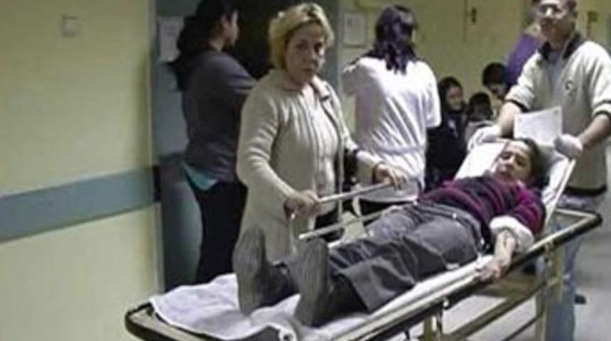 Tavan, &ouml;ğrencilerin &uuml;zerine &ccedil;&ouml;kt&uuml;