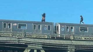 Sonunda bu da oldu! Bir gören bir daha baktı... Seyir halindeki trenin üzerine çıkan çift cinsel ilişkiye girdi