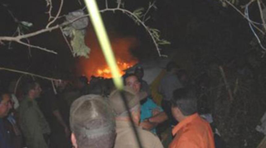 Flaş...K&uuml;ba ve Pakistan'da u&ccedil;ak d&uuml;şt&uuml;