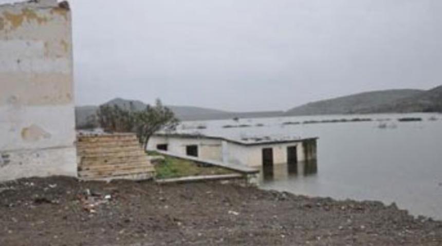 Allianoi sulara g&ouml;m&uuml;ld&uuml;