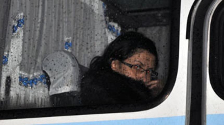 Serviste uyayakalan gen&ccedil; kız mahsur kaldı