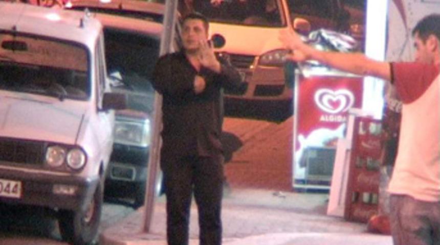 Arkadaşını vurdu, silahı kalbine dayadı