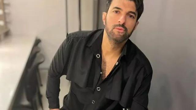 Adım Farah'ın Tahir'i Engin Akyürek tarzıyla sosyal medyanın diline düştü! 'Damat pijaması gibi' 