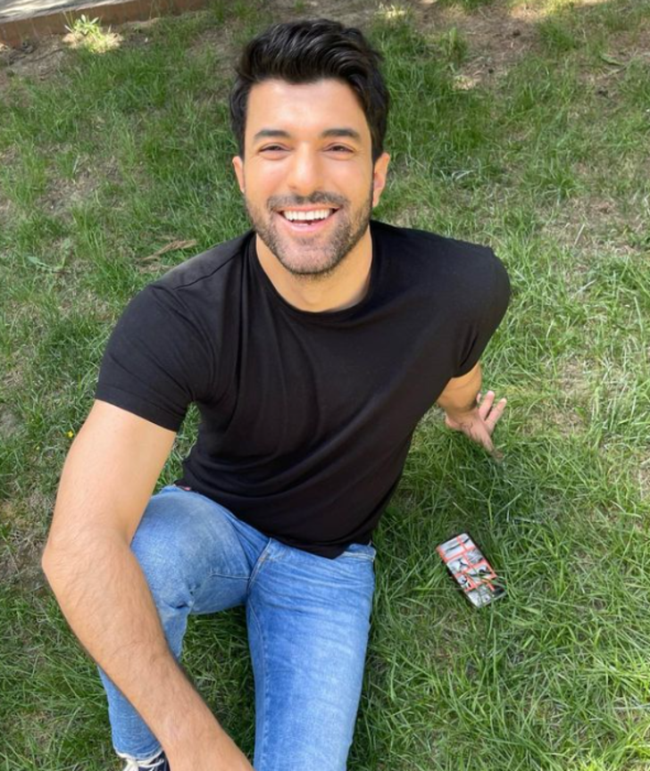 Adım Farah'ın Tahir'i Engin Akyürek tarzıyla sosyal medyanın diline düştü! 'Damat pijaması gibi'  G5