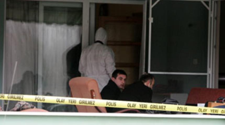 Katliam evinde t&uuml;yler &uuml;rperten detaylar!