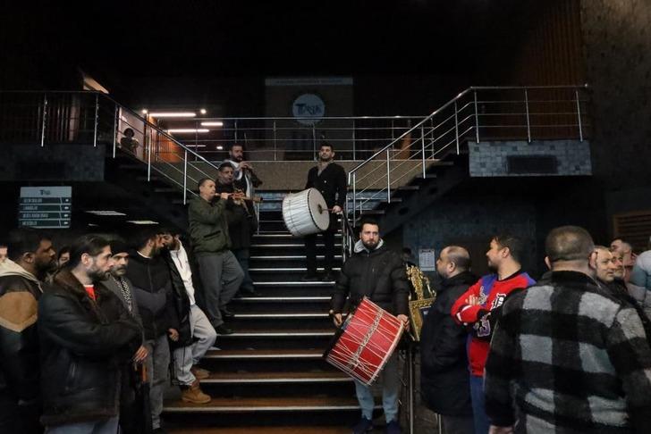 En düşük maaş 35 bin 40 TL oldu! Yüksek zammı halay çekerek kutladılar! "Türkiye’nin en iyi anlaşmalarını yaptık" G1