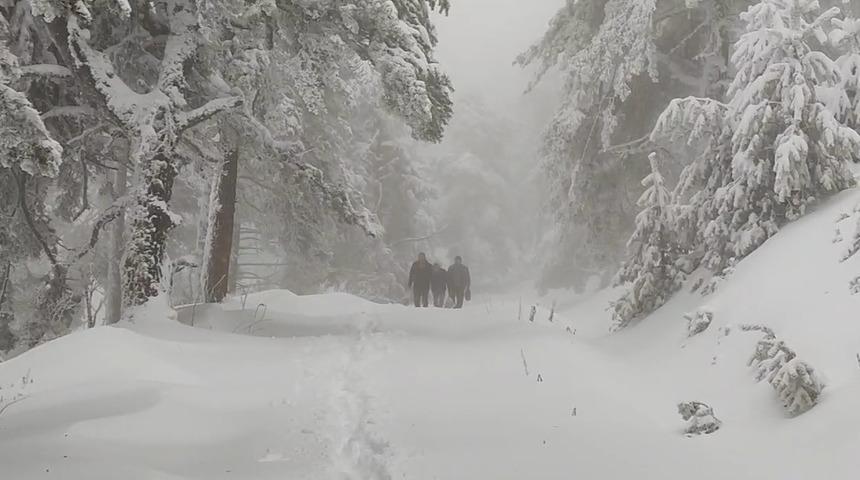 Kütahya'da ormanda kar ve sis nedeniyle mahsur kalan 3 kesim işçisi kurtarıldı