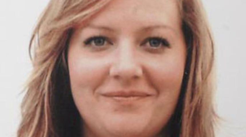 &Ouml;l&uuml;m d&ouml;şeğindeki hastayla yattı