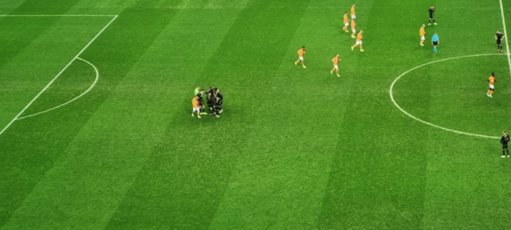 Kerem Demirbay'ın golü sonrası Sparta Praglı oyuncular şaştı! Kaleci hariç herkes geldi, toplantı yaptılar  G2