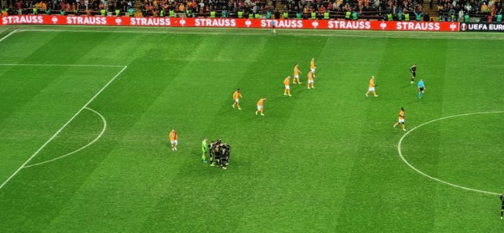 Kerem Demirbay'ın golü sonrası Sparta Praglı oyuncular şaştı! Kaleci hariç herkes geldi, toplantı yaptılar  G4