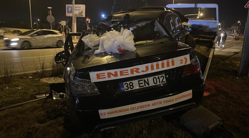 Kayseri'de gelin arabasının karıştığı trafik kazasında 4 kişi yaralandı