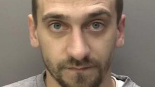 Kendisini fuhuş yapmaya zorlayan sevgilisinden kaçmayı başardı! Tüyler ürperten detaylar... Esaret, fuhuş, kara para aklama... 