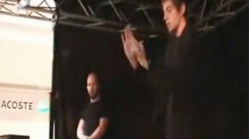 Aref bu kezde y&uuml;z&uuml;ğ&uuml; u&ccedil;urdu