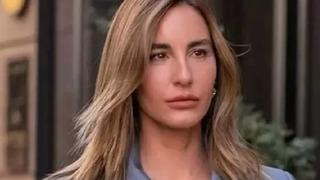 Yıllara meydan okuyor... Ece Sükan yatağa uzanarak poz verdi! 