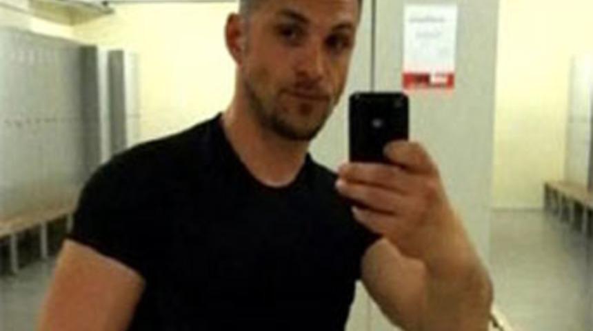 İnternetten tanıştığı sevgilisi &ouml;ld&uuml;rd&uuml;