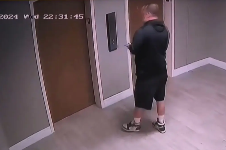 Yemek teslimatı yapan kurye yere tuvaletini yaptı! Sosyal medyada gündem yarattı: 'Arkasında iğrenç bir sürpriz bırakmış' G2