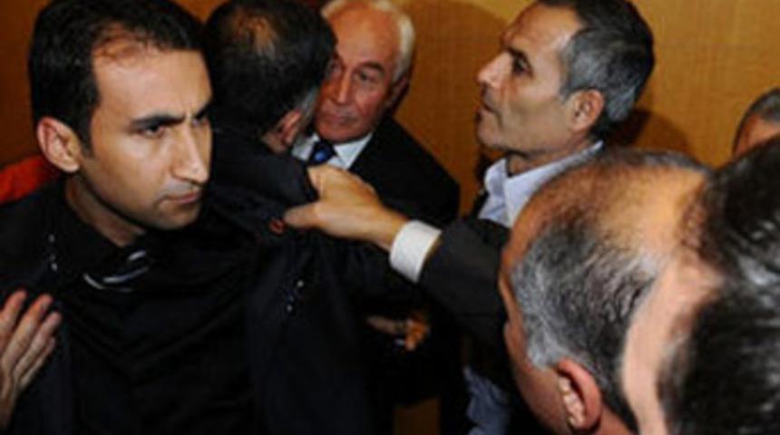 Baykal'ın g&ouml;r&uuml;şmesinde kavga!