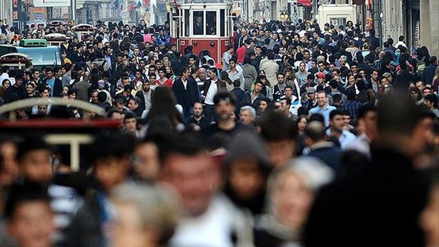Türkiye'nin yaşam memnuniyet anketi sonuçlandı: Ülkenin yüzde 52,7'si mutlu çıktı! 'Bekarlık sultanlıktır' klişesi rafa kalktı... Gelecekten umutlu muyuz?