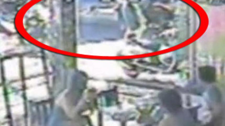 Cinayet anı kamerada!