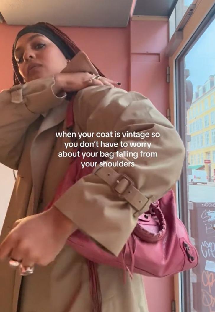 Ne işe yaradığını öğrenince ağzınız açık kalacak! Palto ve trençkotların omzunda duruyor G4