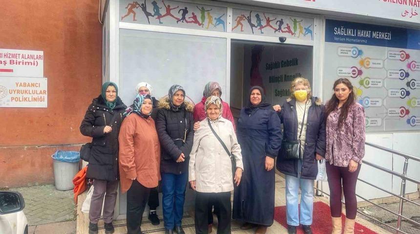 Mahallesindeki kadınlara 5 yıldır sağlık taraması yaptırıyor