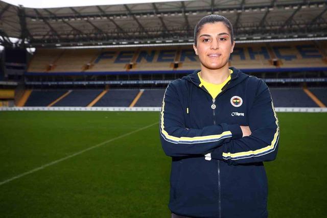 Fenerbahçe, olimpiyat ve dünya şampiyonu boksör Busenaz Sürmeneli'yi kadrosuna kattı 640xauto