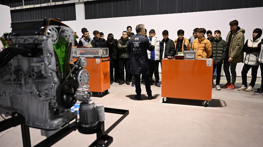 Bursa'da "Yeni Nesil Araç Teknolojileri Mükemmeliyet Merkezi" açıldı