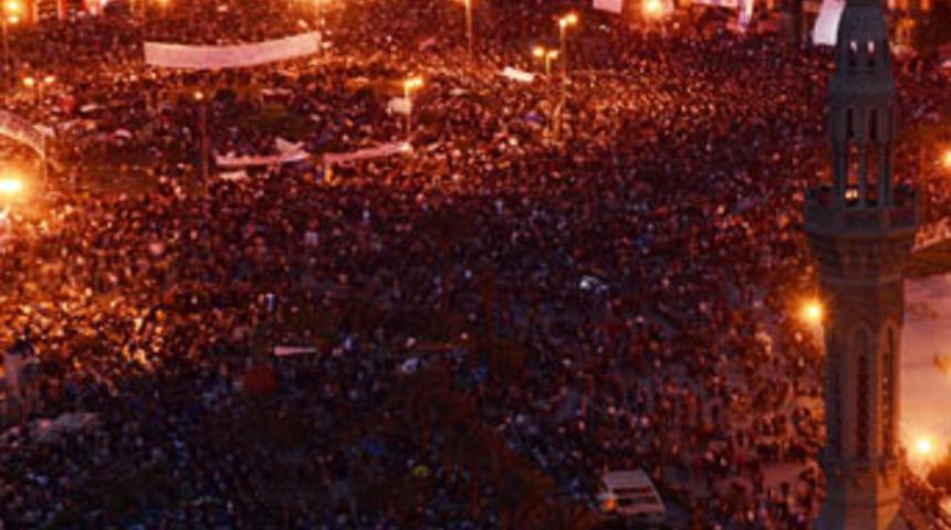 Halk bastırıyor, M&uuml;barek direniyor!