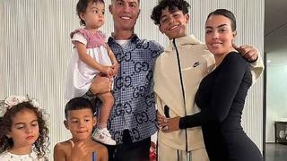 Vücudunu saran elbisesiyle verdiği poz İran'da sansürlenince Ronaldo'nun sevgilisi gündem oldu