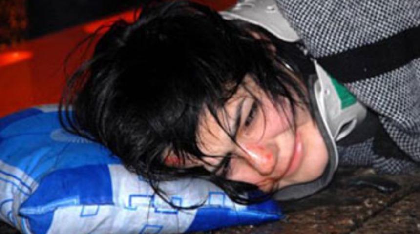 Ambulans beklerken ağladı