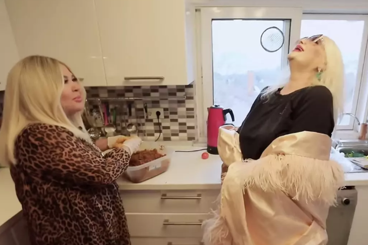 Banu Alkan, Safiye Soyman'ın boğaz manzaralı evini gezdi! İkili arasında geçen diyalog şoke etti: "Ben kadınlığı başka yerde..." G4