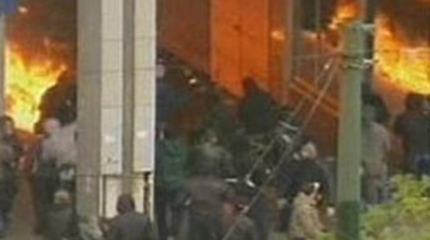 Atina'yı yakıyorlar