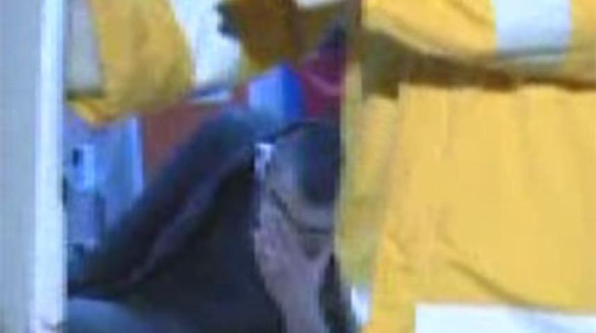 Yaralı arkadaşlarını bırakıp kaçtılar