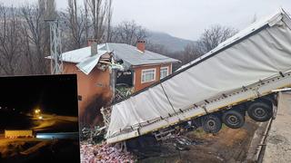 Sivas'taki facia anına dair görüntüler ortaya çıktı! TIR eve böyle uçmuş