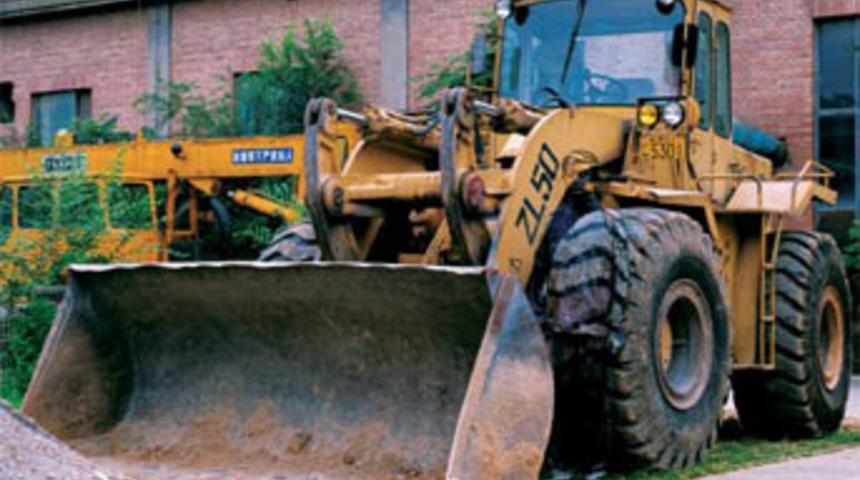 G&ouml;r&uuml;nmez adam